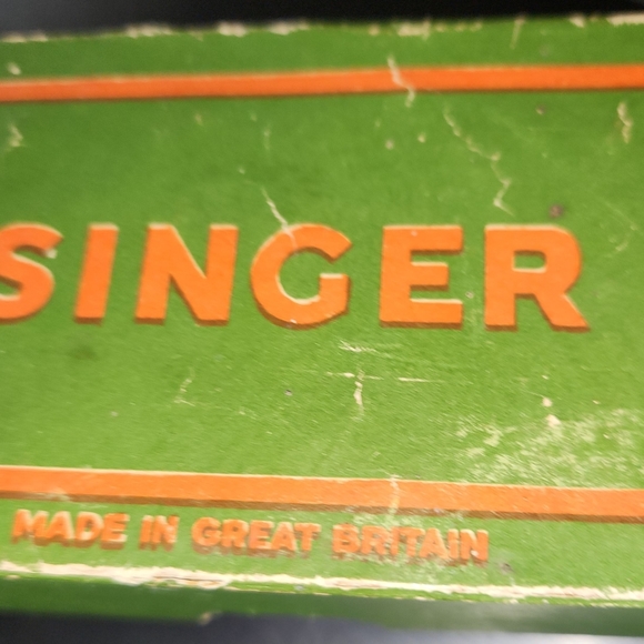 Vintage Singer assorted feet - Picture 2 of 4